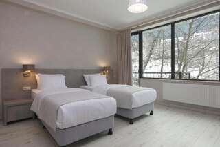 Отель Sunset Terrace Mestia Местиа Стандартный двухместный номер с 2 отдельными кроватями-3